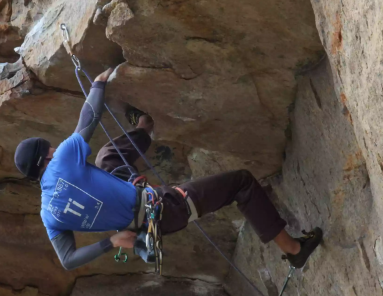 攀巖時應該怎么使用安全鉤